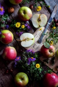 Apple : Nutritional Composition and Health Benefits